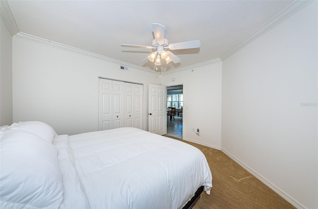 16600 Gulf Blvd Unit 437, North Redington Beach, FL 33708 - carpeted bedroom with crown molding, a closet, and a ceiling fan