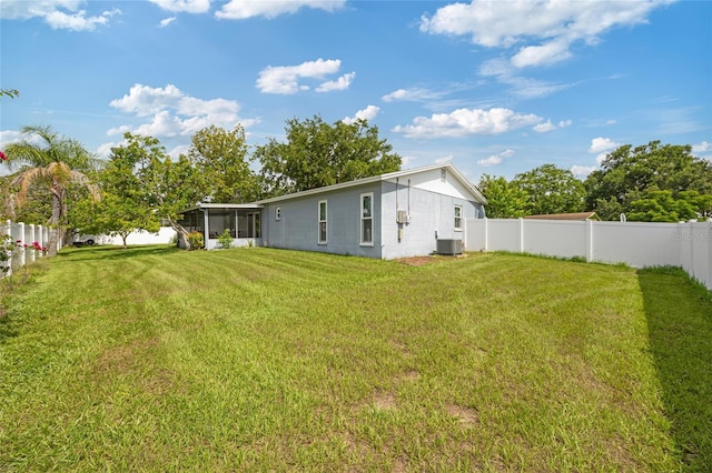 602 Hillpoint Way, Brandon, FL 33510 - fenced backyard featuring a sunroom