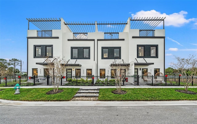 6206 64th Way N, Pinellas Park, FL 33781 - townhome / multi-family property featuring stucco siding and a fenced front yard