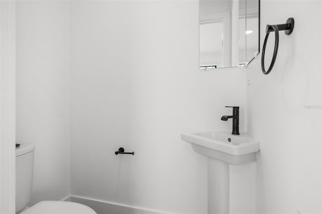 6206 64th Way N, Pinellas Park, FL 33781 - half bathroom featuring toilet