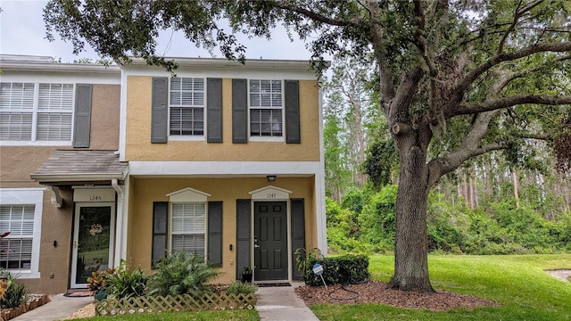 1247 Kennewick Ct, Wesley Chapel, FL 33543 - view of property featuring stucco siding and a front lawn
