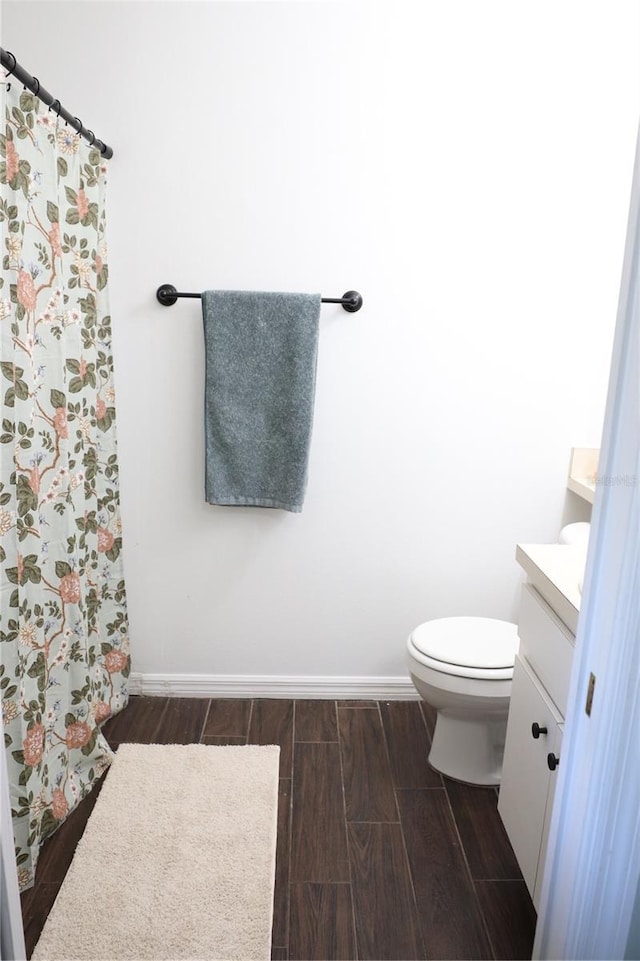 1006 Harvest Moon Dr, Seffner, FL 33584 - full bathroom with vanity, wood tiled floors, and curtained shower