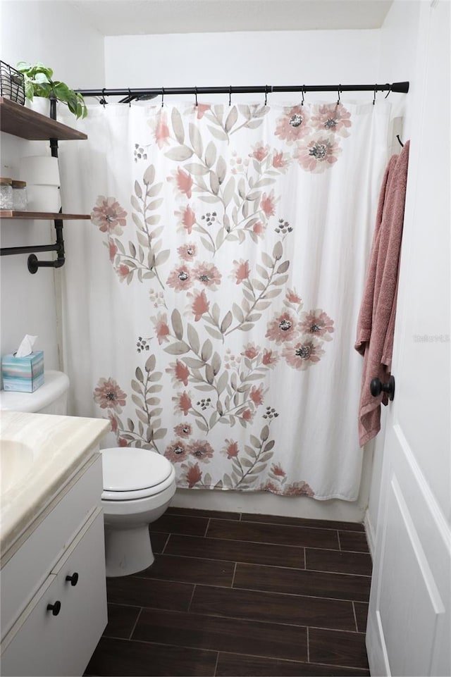 1006 Harvest Moon Dr, Seffner, FL 33584 - full bath with vanity, wood finish floors, and shower / bath combination with curtain