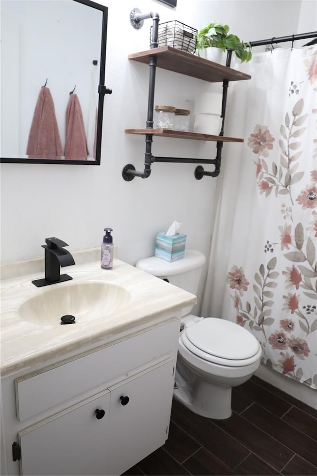 1006 Harvest Moon Dr, Seffner, FL 33584 - full bathroom featuring vanity, wood finish floors, and a shower with curtain