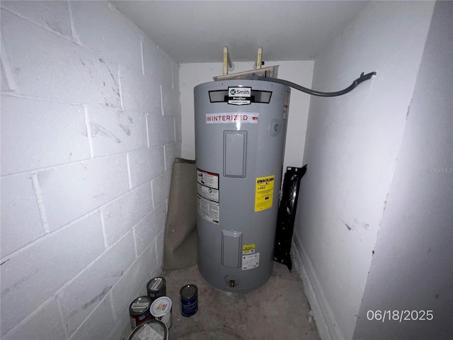3724 Crofton Ct, Fort Myers, FL 33916 - utility room with water heater