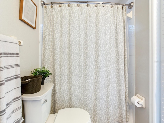 24811 Gun Smoke Dr, Land O Lakes, FL 34639 - bathroom featuring curtained shower