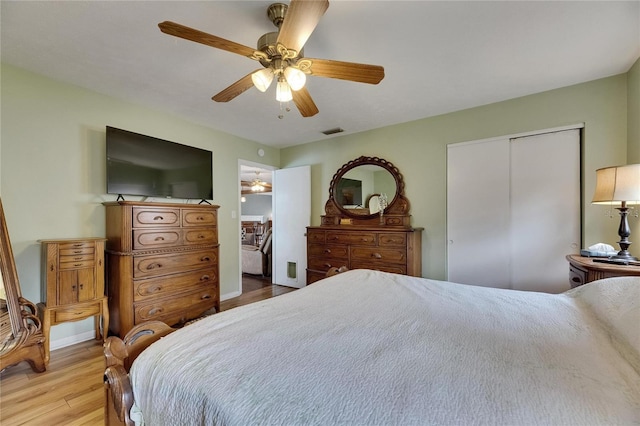 2914 Forest Cir, Seffner, FL 33584 - bedroom with wood finished floors, a ceiling fan, and a closet