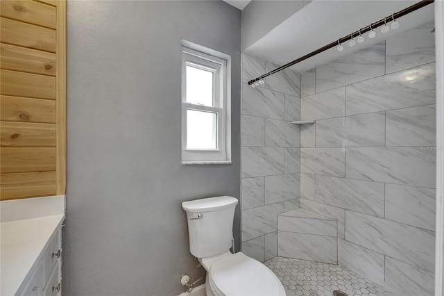 2914 Forest Cir, Seffner, FL 33584 - bathroom featuring a tile shower and vanity