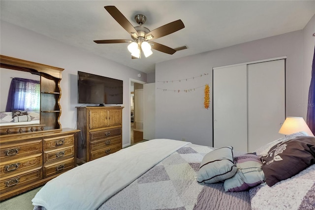 2914 Forest Cir, Seffner, FL 33584 - bedroom with ceiling fan