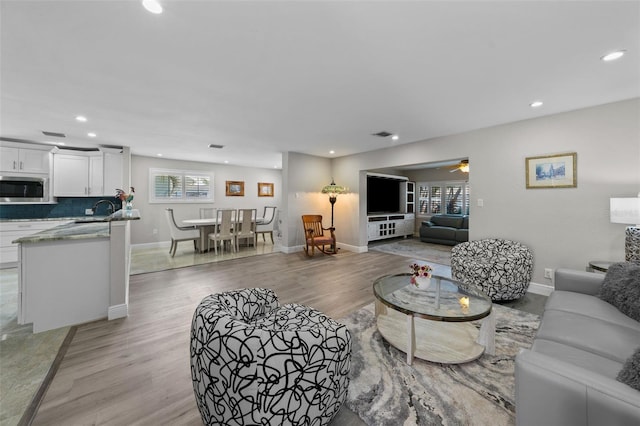8718 Tahiti Ln, Tampa, FL 33615 - photo 3