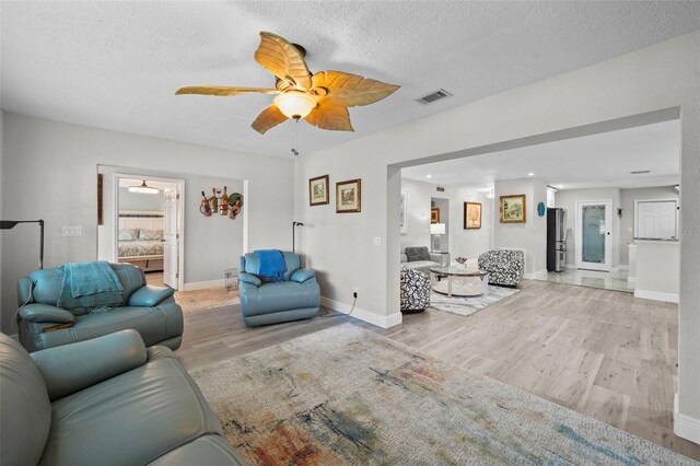 8718 Tahiti Ln, Tampa, FL 33615 - photo 15