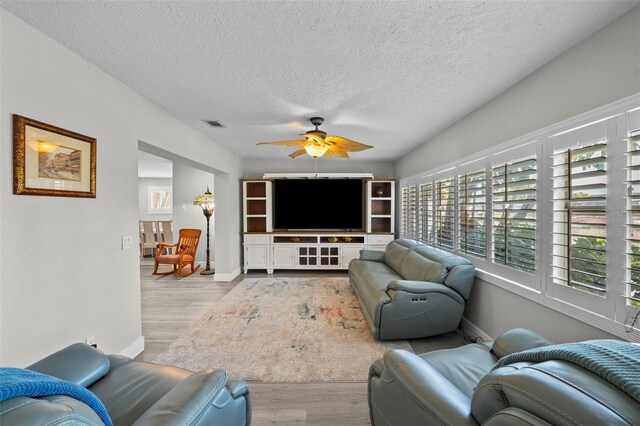8718 Tahiti Ln, Tampa, FL 33615 - photo 16