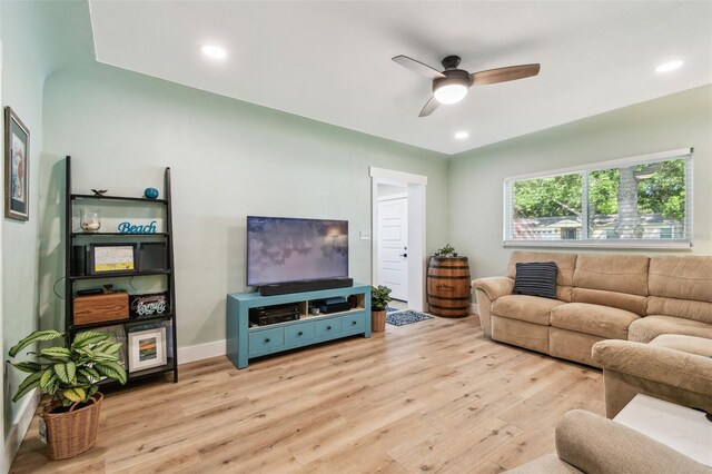 1529 Essex Dr N, Saint Petersburg, FL 33710 - photo 6