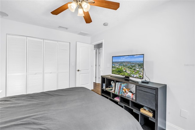 4096 38th St S, Saint Petersburg, FL 33711 - bedroom featuring a closet and a ceiling fan