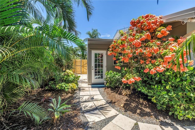 4096 38th St S, Saint Petersburg, FL 33711 - property entrance with stucco siding
