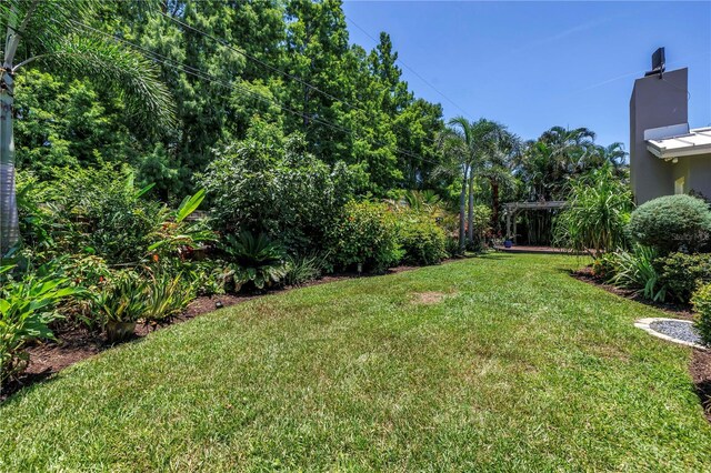 4096 38th St S, Saint Petersburg, FL 33711 - view of green lawn