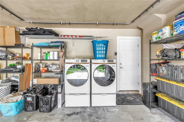 4096 38th St S, Saint Petersburg, FL 33711 - laundry room featuring washer and clothes dryer