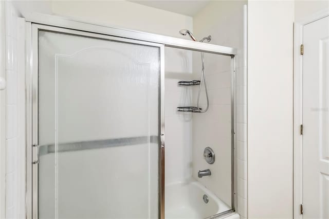 818 Cherry Laurel St, Minneola, FL 34715 - full bath featuring combined bath / shower with glass door