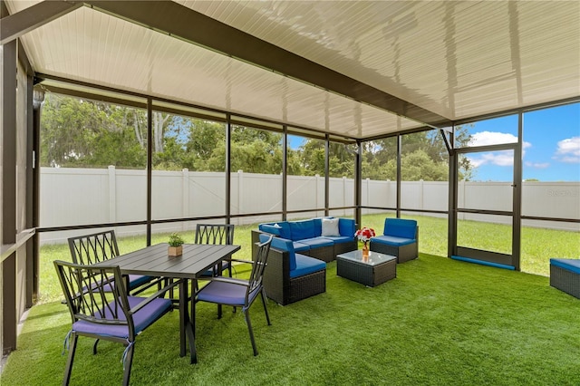 39024 Harlow Rose Dr, Zephyrhills, FL 33540 - sunroom featuring an outdoor living space