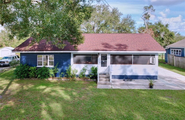 1938 E Fern Rd, Lakeland, FL 33801 - view of front facade with a front lawn and roof with shingles