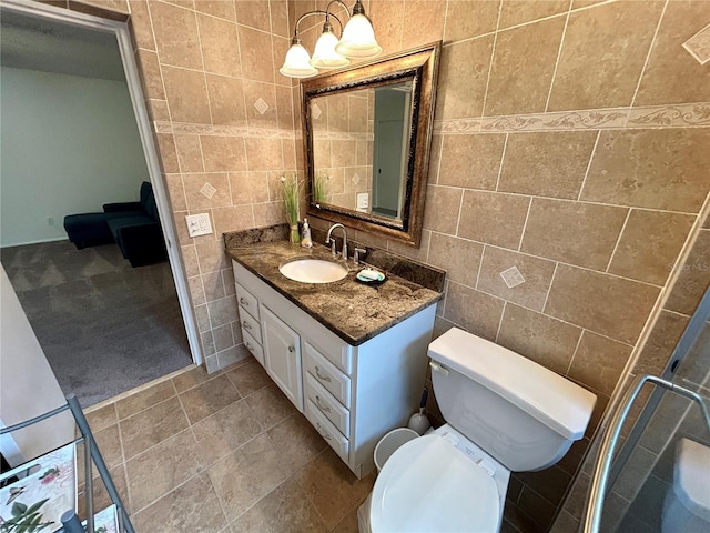 2070 World Parkway Blvd Unit 36, Clearwater, FL 33763 - bathroom featuring tile walls, vanity, and an enclosed shower