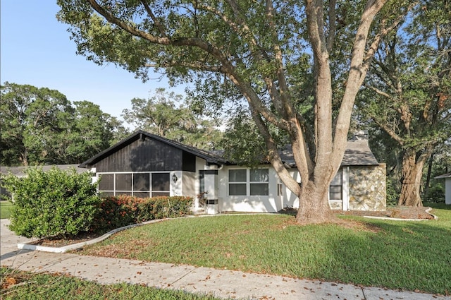 3753 Thornbush Ln, New Port Richey, FL 34655 - mid-century home with a front yard and stucco siding