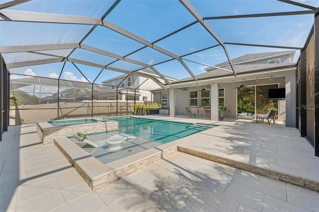 12121 Rustic River Way, Tampa, FL 33635 - view of pool featuring a ceiling fan, a patio, a pool with connected hot tub, and a lanai