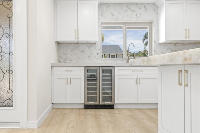 6400 Mockingbird Way S, Saint Petersburg, FL 33707 - bar area featuring beverage cooler, decorative backsplash, and light wood-style floors