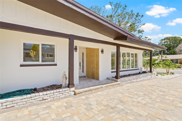 6400 Mockingbird Way S, Saint Petersburg, FL 33707 - entrance to property featuring stucco siding