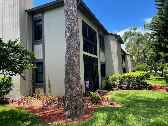 140 Nina Way, Oldsmar, FL 34677 - view of side of property featuring a yard