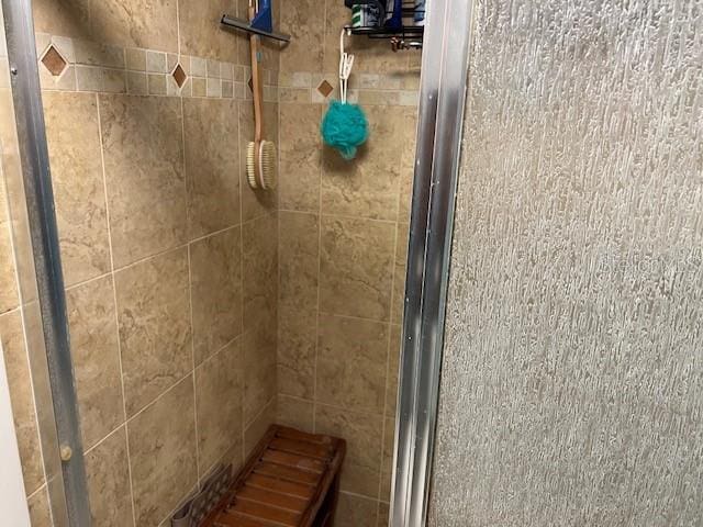 140 Nina Way, Oldsmar, FL 34677 - full bathroom with a shower stall