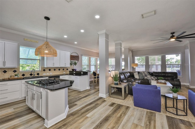 5710 Tortoise Pl, Apollo Beach, FL 33572 - kitchen featuring open floor plan, dark countertops, white cabinetry, backsplash, and recessed lighting
