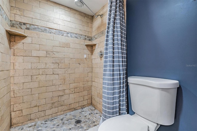 2901 W 26th St Unit 301, Bradenton, FL 34205 - bathroom with a tile shower and toilet
