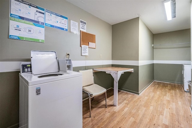 2901 W 26th St Unit 301, Bradenton, FL 34205 - shared laundry featuring light wood-type flooring and separate washer and dryer