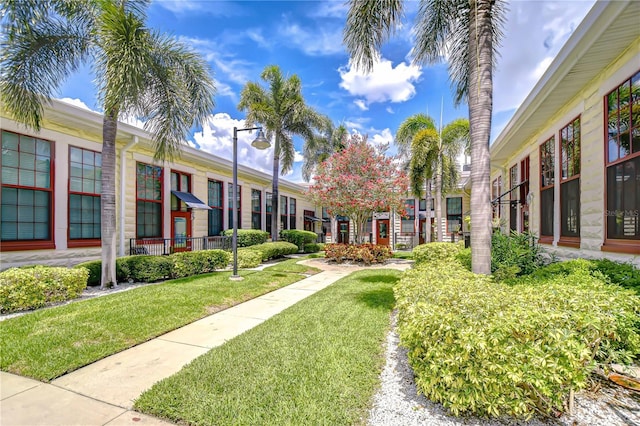 2001 E 2nd Ave Unit 12, Tampa, FL 33605 - surrounding community with a lawn