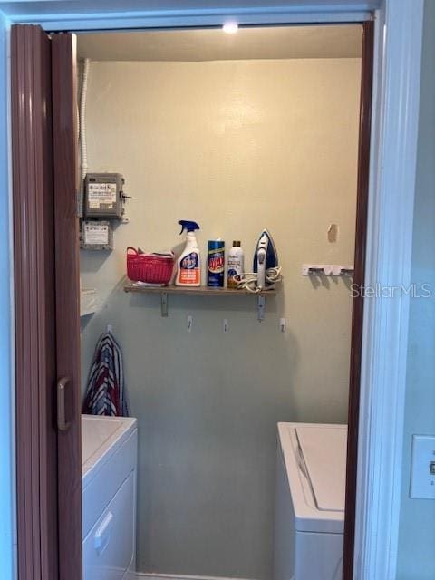 1021 16th Ave SW, Largo, FL 33770 - washroom featuring washer and dryer