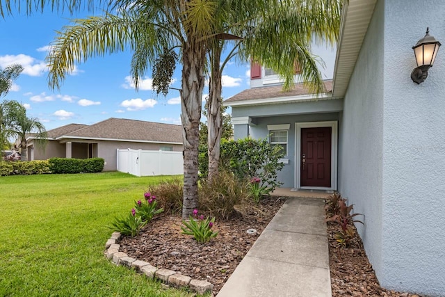 1821 Hawks View Dr, Ruskin, FL 33570 - entrance to property featuring stucco siding