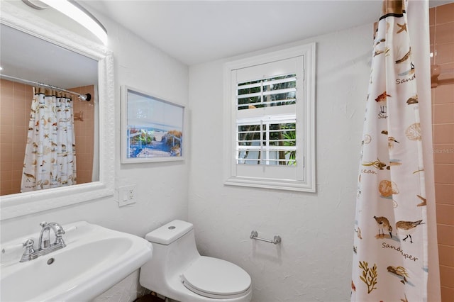 302 Eastleigh Dr, Belleair, FL 33756 - full bath featuring a sink and a shower with shower curtain
