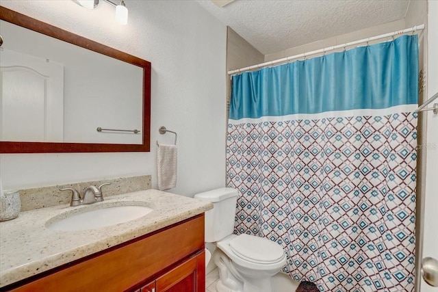 2078 Sunset Point Rd Unit 83, Clearwater, FL 33765 - full bathroom with vanity, a textured ceiling, and curtained shower