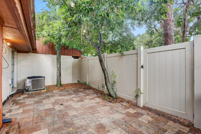 2078 Sunset Point Rd Unit 83, Clearwater, FL 33765 - view of patio / terrace featuring a gate