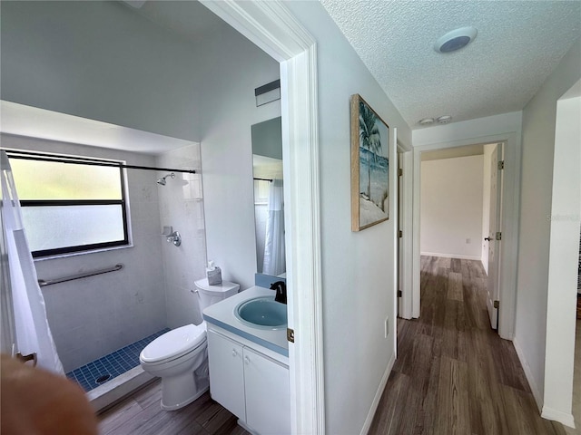 199 N Crystal Meadow Path, Lecanto, FL 34461 - bathroom with wood finished floors, vanity, tiled shower, and a textured ceiling