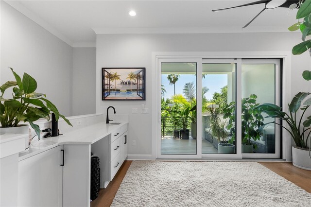 4515 W N A St Unit 6, Tampa, FL 33609 - doorway featuring crown molding, dark wood-style floors, a ceiling fan, and recessed lighting