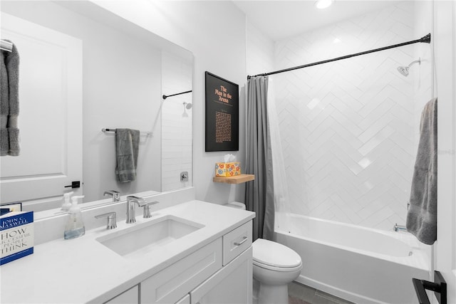 4515 W N A St Unit 6, Tampa, FL 33609 - full bath with vanity, shower / bath combo with shower curtain, and recessed lighting