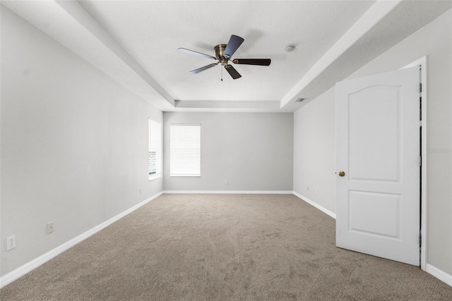 5015 58th Ter E, Bradenton, FL 34203 - spare room featuring a tray ceiling, a ceiling fan, and carpet flooring