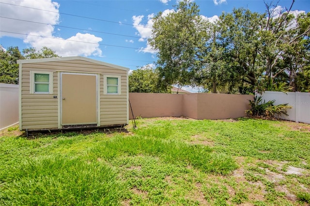 1621 Crossridge Dr, Brandon, FL 33510 - fenced backyard with a storage shed