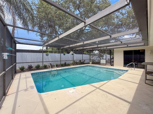603 Ivey Ln, Tarpon Springs, FL 34689 - view of pool featuring a patio, a fenced backyard, and a lanai