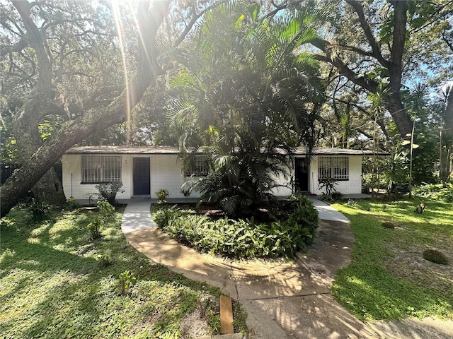 1411 E 139th Ave Unit Ab, Tampa, FL 33613 - view of front of home featuring brick siding and a front lawn