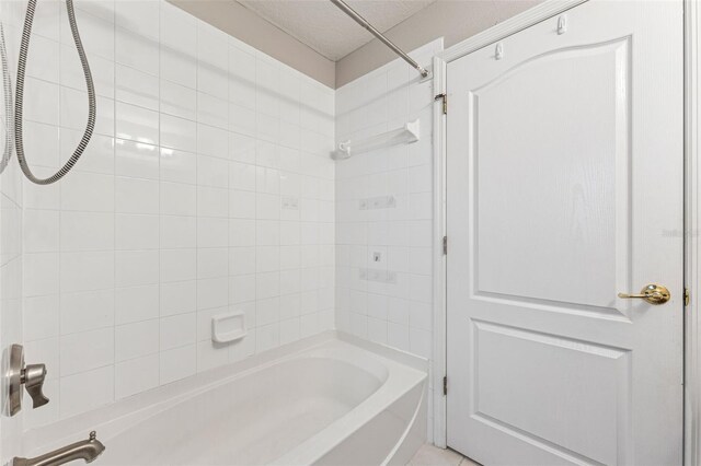 25946 Buckthorn Ave, Land O Lakes, FL 34639 - full bathroom featuring washtub / shower combination