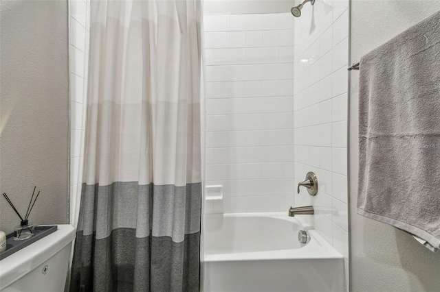 6825 Citrus Creek Ln, Tampa, FL 33625 - bathroom with a textured wall and shower / tub combo