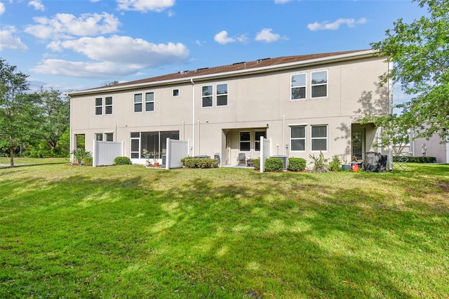 6825 Citrus Creek Ln, Tampa, FL 33625 - rear view of house featuring stucco siding and a yard